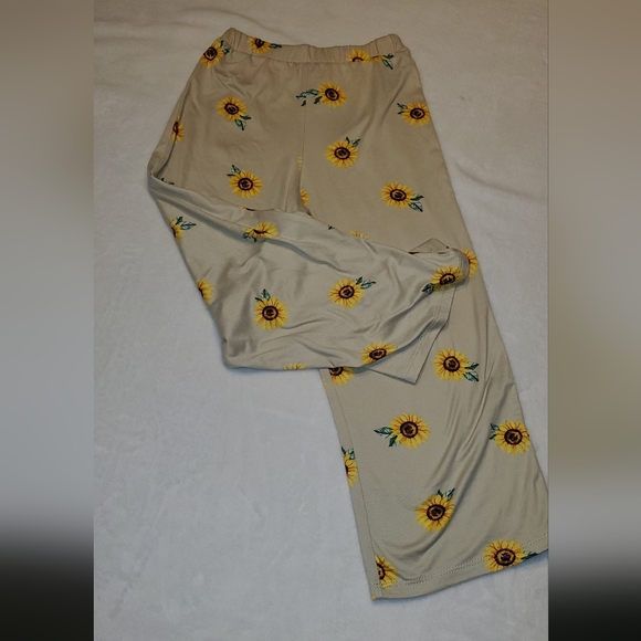 Heart and Arrow Girl's Size 5 2 piece Sunflower Print Outfit Set, Pants and Top - Picture 5 of 5